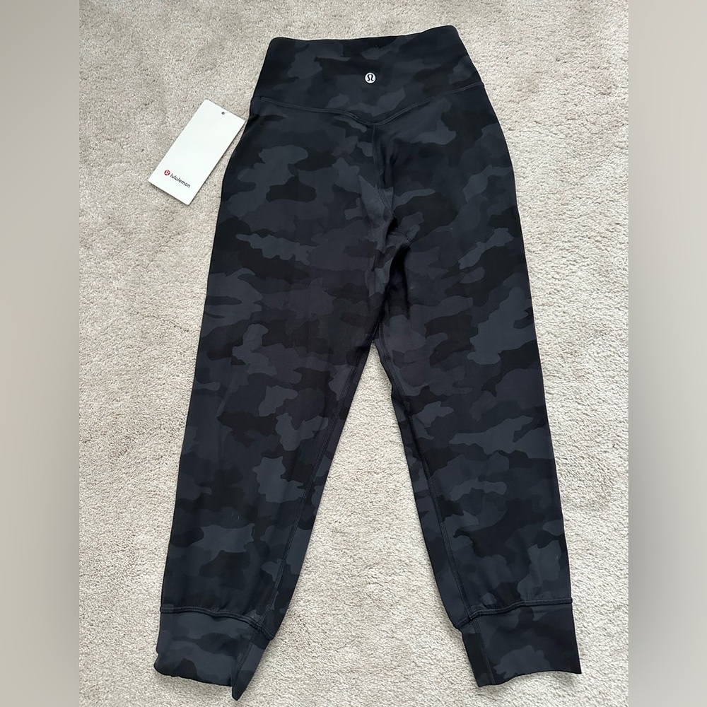 New with tag Align Jogger Crop